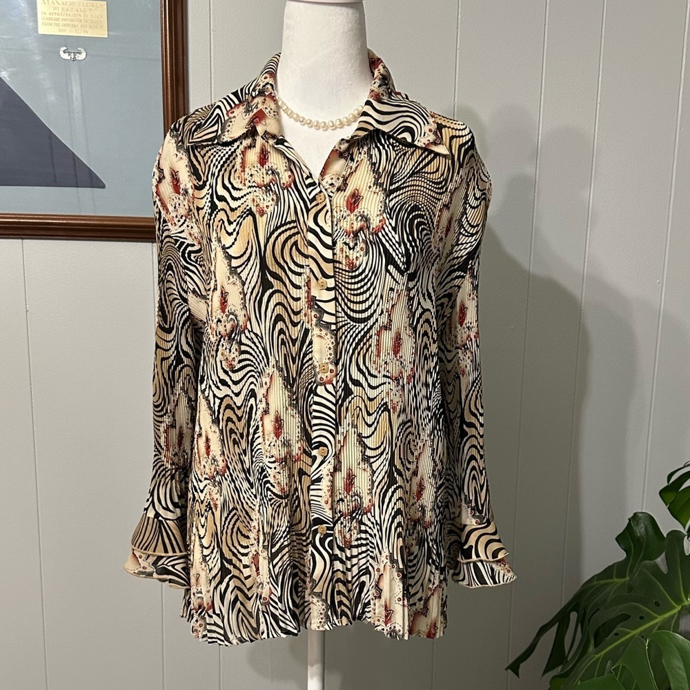 🛍️ Cato multi color pleated button down shirt blouse excellent condition.